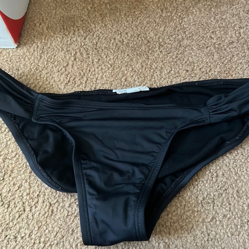 Black bottom. No size listed. Fits like Small